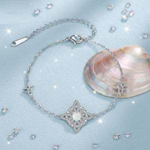 High-end Hand Jewelry Exudes A Refined Understated Bracelet